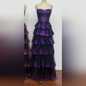Tiered Maxi Dress. 4  NWOT‎ Dark Romantic Prom Event Gala Formal